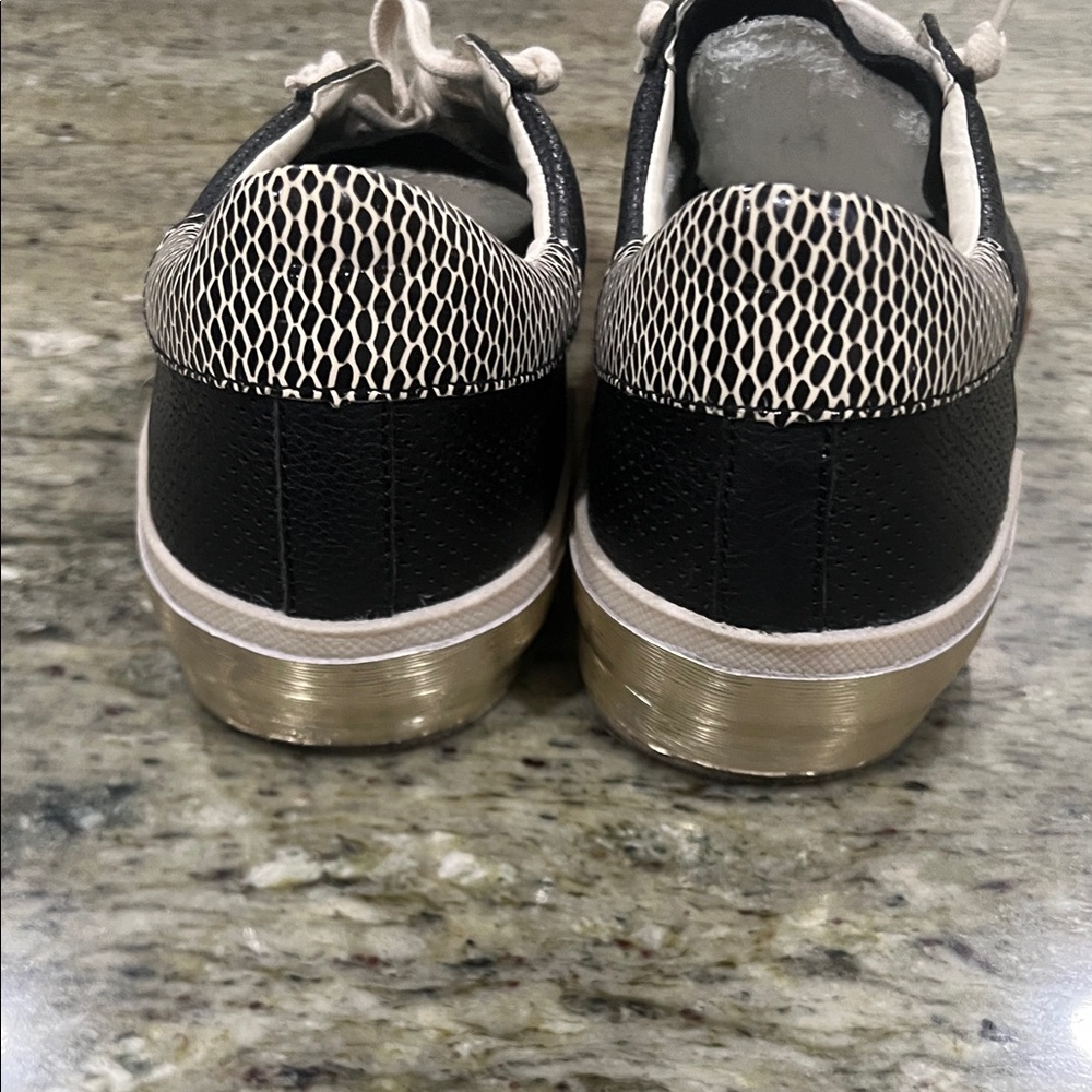 Dolce Vita Zina Sneakers Onyx Embossed Leather - Picture 8 of 11
